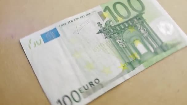 Περιστρεφόμενο τραπεζογραμμάτιο 100 ευρώ. Πλούτος, κρίση, επενδύσεις, επιτυχία ή επιχειρηματική ιδέα. - Πλάνα, βίντεο