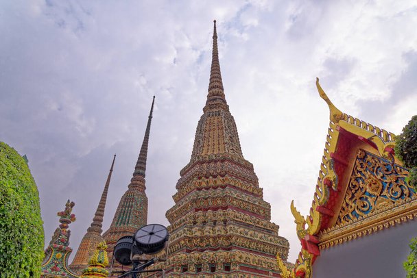 Wat Pho Tempel van de liggende Boeddha, tempel site, Chedis, Bangkok, Thailand, Zuidoost-Azië - Foto, afbeelding
