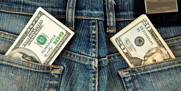 Dinero en los bolsillos
 - Foto, imagen