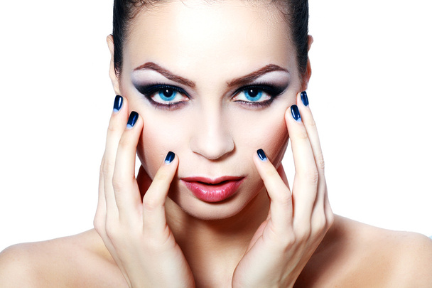 Frau mit strahlend blauen Augen - Foto, Bild