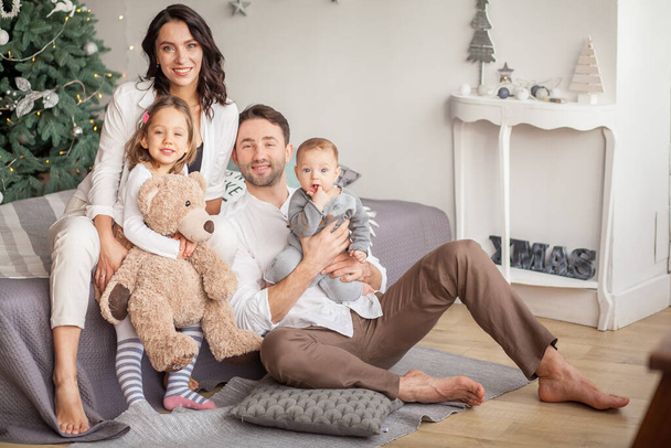 happy family smiling at home together - Fotografie, Obrázek