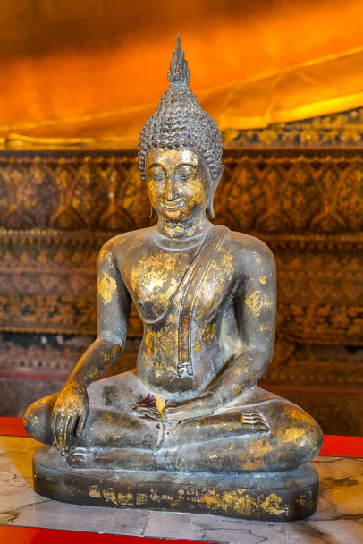 arany szobrok és szobrok wat muang, Thaiföld - Fotó, kép