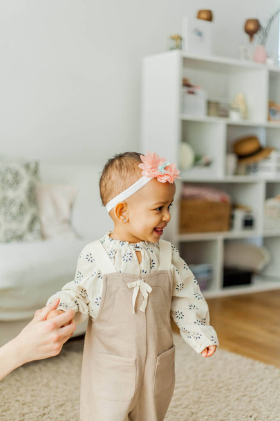 Happy mom and mulatto girl in home interior. Mothers Day. Baby. - Fotoğraf, Görsel