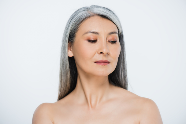 attractive adult asian naked woman with perfect skin and grey hair isolated on grey - Foto, Imagem