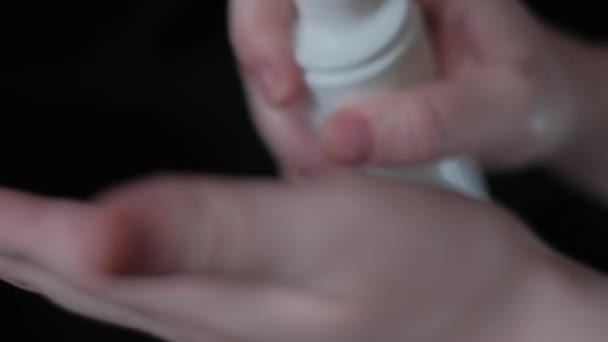 Coronavirus hand sanitizer sanitiser gel for clean hands hygiene corona virus spread prevention. Woman using alcohol rub alternative to washing hands. - Кадры, видео