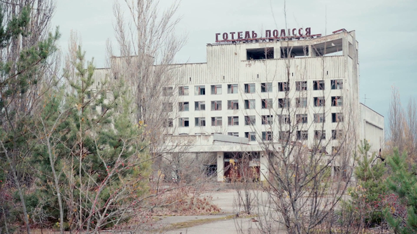 CHERNOBYL, UKRAINE - NOVEMBER 6, 2019: abandoned building with hotel polissya lettering - Кадры, видео