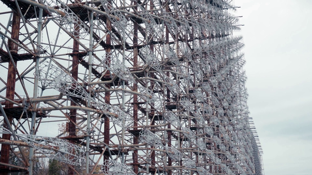 Ogromny system radarowy w Czarnobylu, Ukraina - Materiał filmowy, wideo