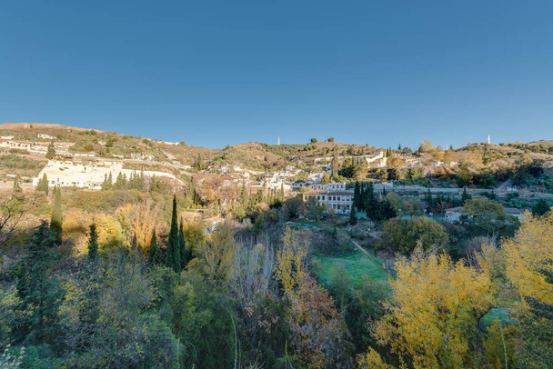 Sacromonte nézetek napkeltekor, a Avellano úton, a város a Granada Andalúzia, Spanyolország. - Fotó, kép