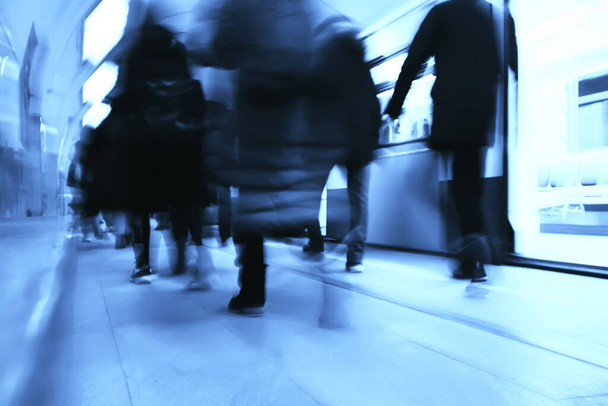 multidão de pessoas metro em movimento desfocado, abstrato fundo urbano tráfego pessoas
 - Foto, Imagem