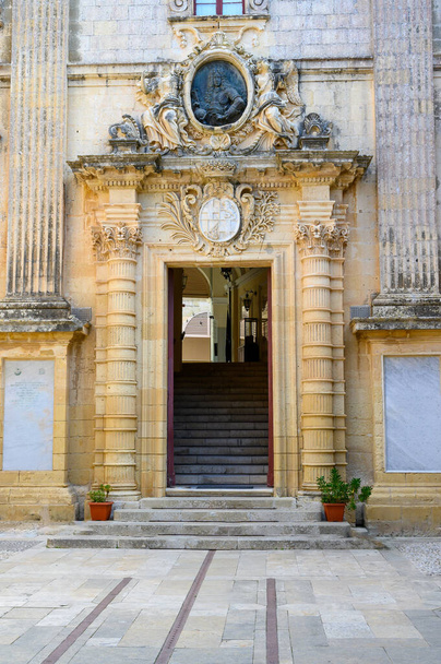 マルタのミンダにあるヴィルヘナ宮殿は、魔法の宮殿とパラッツォ・プレトリオとしても知られています。. - 写真・画像