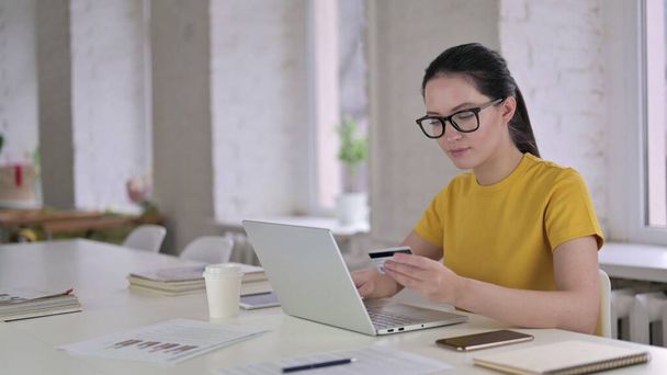 Young Female Designer Making Online Payment on Laptop - Foto, imagen