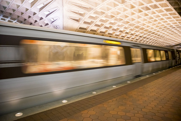 Washington DC Metro em Washington DC
 - Foto, Imagem