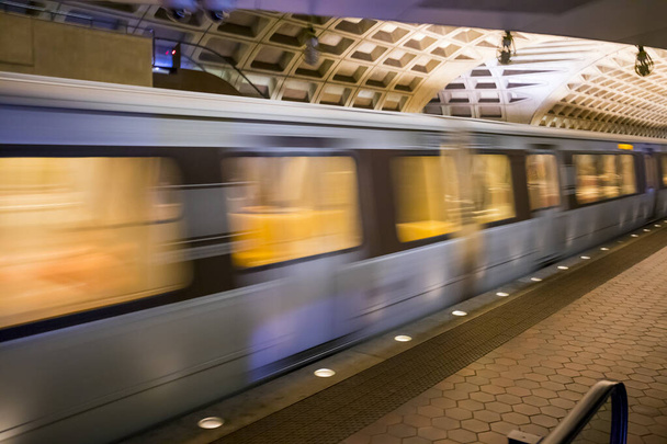 Washington DC Metro em Washington DC
 - Foto, Imagem
