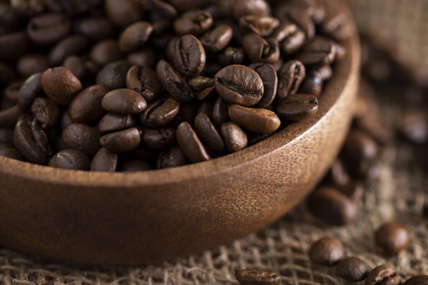 Coffee beans in a wooden cup - Fotografie, Obrázek