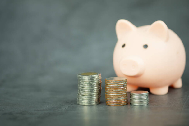 Selective focus in growth coins bar of coin with piggy bank blur background. Life expense planning lifestyle wealth concept - Photo, Image