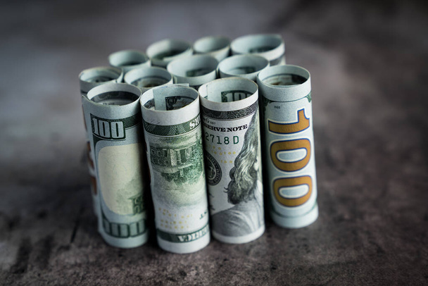 Доллары США в рулонах
 - Фото, изображение