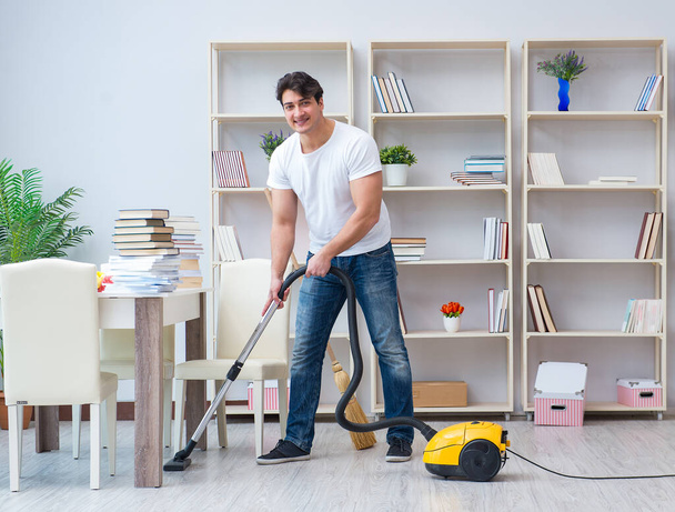 Man doing cleaning at home - Foto, immagini