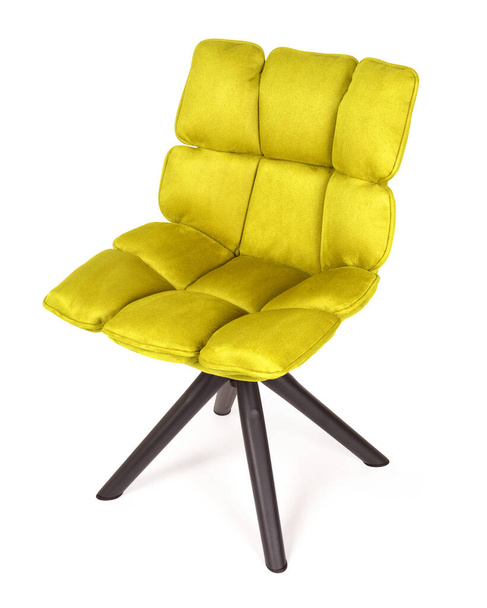 Chaise moderne en daim et métal, isolée sur blanc - Jaune
 - Photo, image