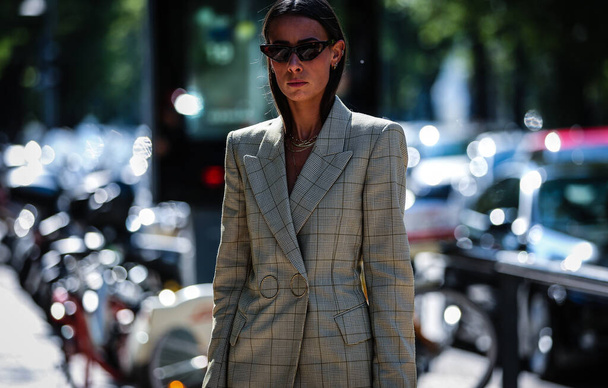 Milan, Itálie- 21. září 2019: Alice Barbierová na ulici během Milánského týdne módy. - Fotografie, Obrázek