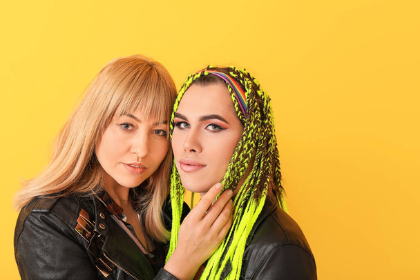 Portrait of young transgender couple on color background - Fotografie, Obrázek