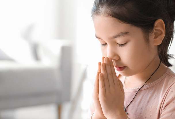 Cute little Asian girl praying at home - Foto, Imagen
