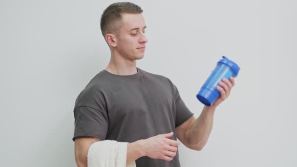 Athletic man prepares protein shake after workout. - Filmmaterial, Video