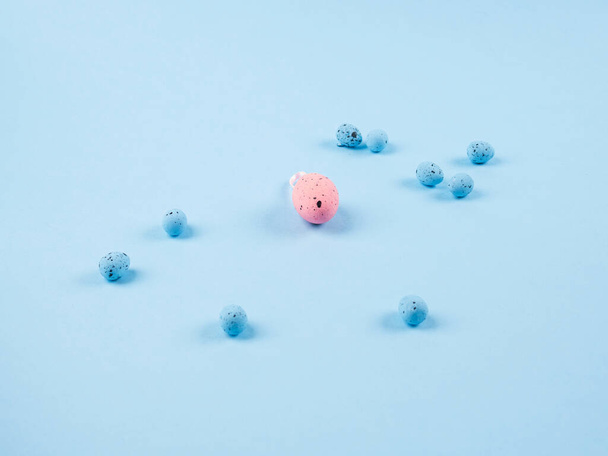 Easter egg on blue backdrop with different pink - Photo, image