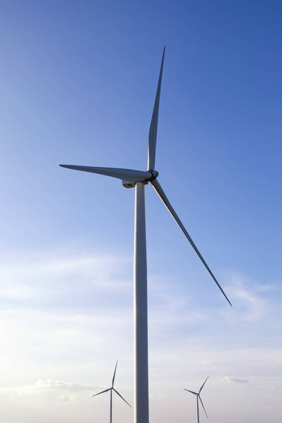 Ветряные турбины для создания электрической энергии в Таиланде
 - Фото, изображение