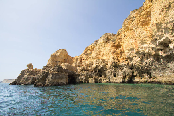 Όμορφη θέα των βράχων της Ponta da Piedade στην ακτή Algavre, Πορτογαλία - Φωτογραφία, εικόνα