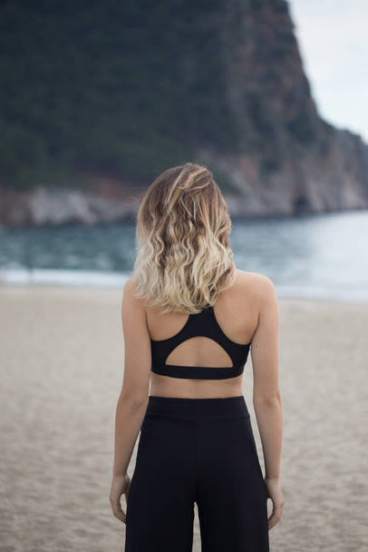 Fitness concept. Backview portrait of a fit female in black outf - Zdjęcie, obraz