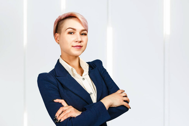 Portrait of young business woman with crossed hands. - Fotoğraf, Görsel