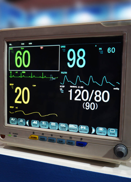 Sledování stavu srdce na lůžku v nemocnici - Fotografie, Obrázek