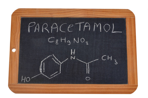 Koulun liuskekivi, johon on kirjoitettu parasetamolin kemiallinen kaava
 - Valokuva, kuva