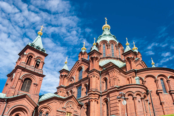 A catedral de Uspenski em Helsínquia
 - Foto, Imagem