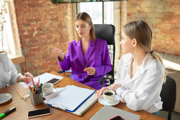 Business young caucasian woman in modern office with team - Photo, image