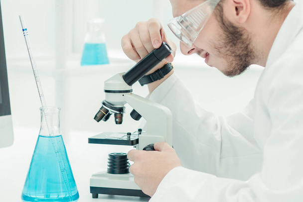 modern scientist conducts research in the laboratory - Фото, зображення