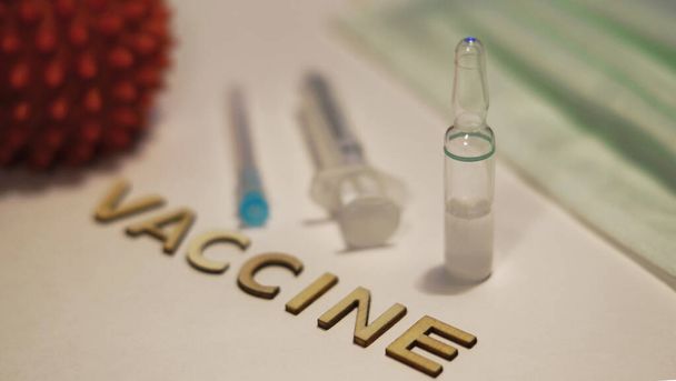 Lasinen ampulli ja rokotuslääke
 - Valokuva, kuva