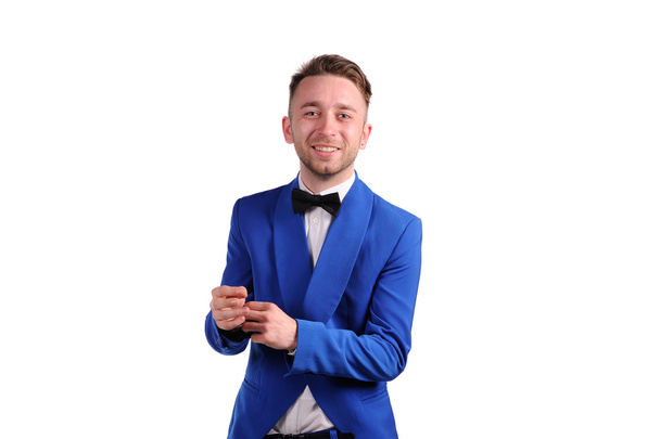 Smiling man in blue suite with on white background - Foto, Bild