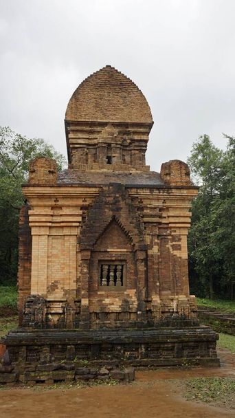 Το σύμπλεγμα του ναού του γιου μου κοντά στο Hoi an στο Βιετνάμ. - Φωτογραφία, εικόνα