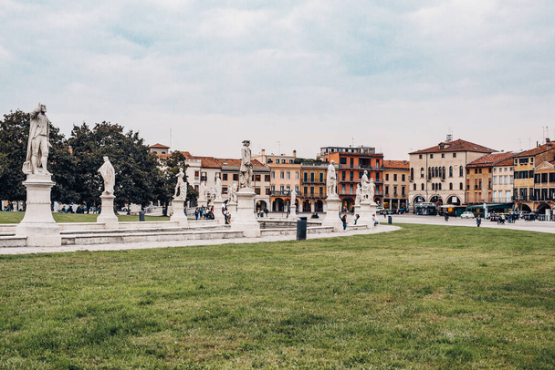 The square of Prato della Valle in Padova, Italy - Фото, изображение