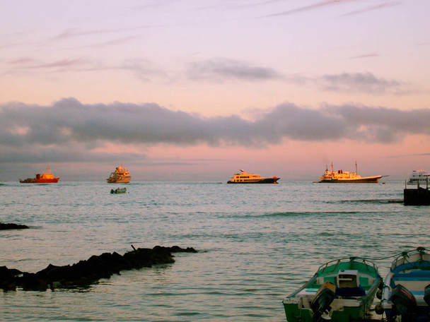 ガラパゴス諸島サン・クリストバル島のPTOバケリゾ・モレノ港-エクアドル - 写真・画像