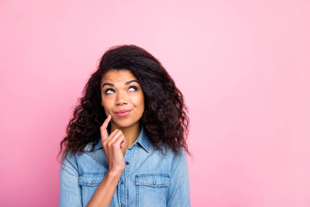 Close up photo of dreamy afro american girl look copyspace think thoughts difficult question touch finger chin wear casual style clothing isolated over pink color background - Foto, imagen