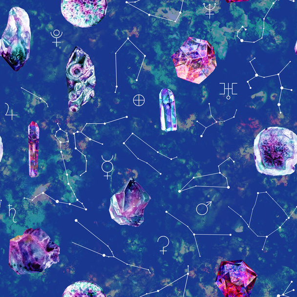 Aquarel patroon met mineralen, kristallen, edelstenen, zee stenen in blauw, violet, paarse kleuren. Naadloze marmer herhalen achtergrond, astrologie sterrenbeelden. Heldere mode kunst textuur - Foto, afbeelding
