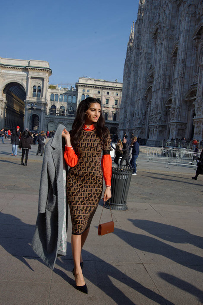 Personnalité publique dans les rues de Milan lors de la Fashion Week en février 2020
 - Photo, image