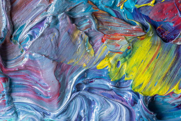 Pinturas al óleo multicolores mezcladas en una paleta. Fondo abstracto. - Foto, Imagen