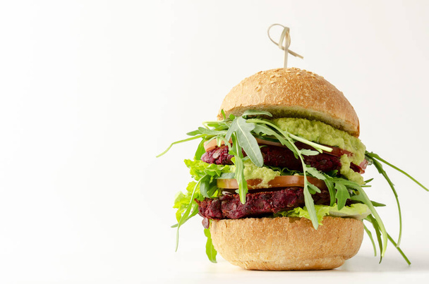 Veggie beet and lentil burgers with vegetables and avocado sauce. - 写真・画像