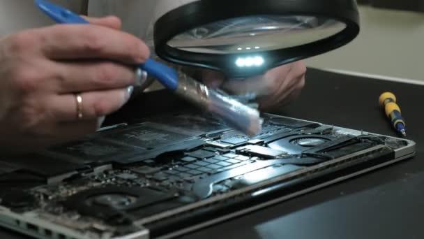 Reparação de laptop. Microchips fechar
 - Filmagem, Vídeo