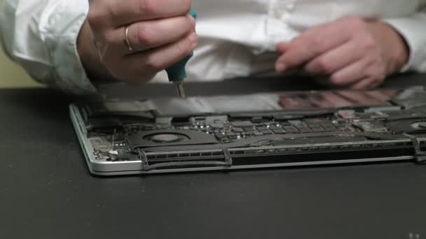 Reparação de laptop. Microchips fechar
 - Filmagem, Vídeo