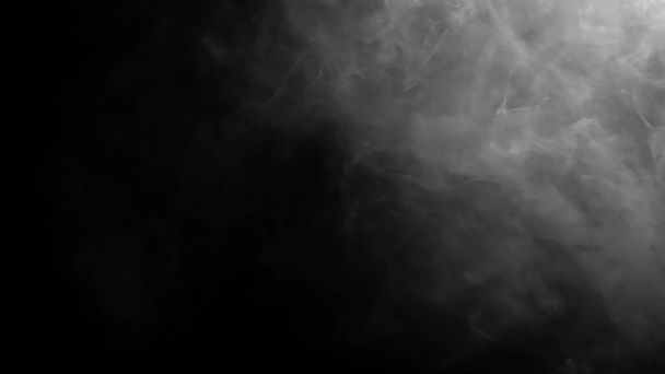 Ομίχλη ομίχλη θολώνουν τον καπνό σε μαύρο φόντο - Φωτογραφία, εικόνα
