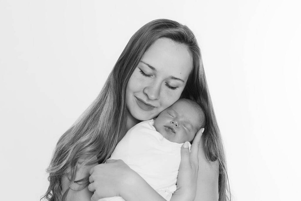 the concept of a healthy lifestyle, the protection of children, shopping - baby in the arms of the mother. Woman holding a child. Isolated on white background. Copy space. extract from the hospital - Valokuva, kuva